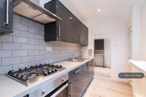 3 bedroom terraced house to rent, Bathley Street, Nottingham, NG2