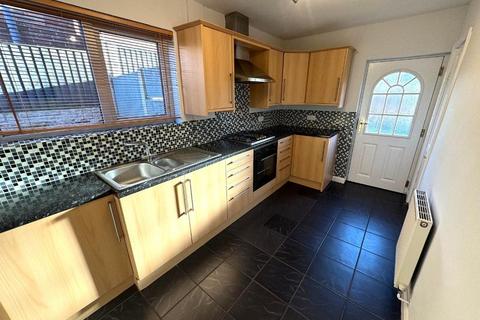 3 bedroom end of terrace house to rent, St Albans Road, Arnold, Nottingham, NG5 6GT