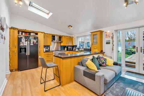 4 bedroom detached house for sale, Wiltshire Close, Woolston, WA1