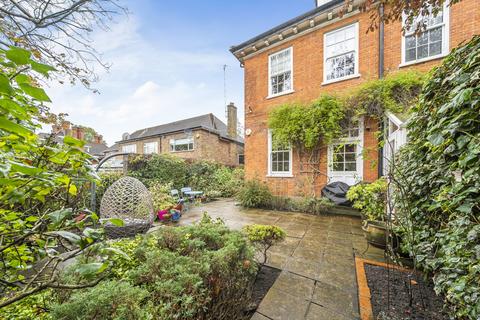 2 bedroom apartment for sale, Frithwood Avenue, Northwood, Middlesex