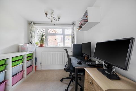 5 bedroom semi-detached house for sale, Central Avenue, Pinner