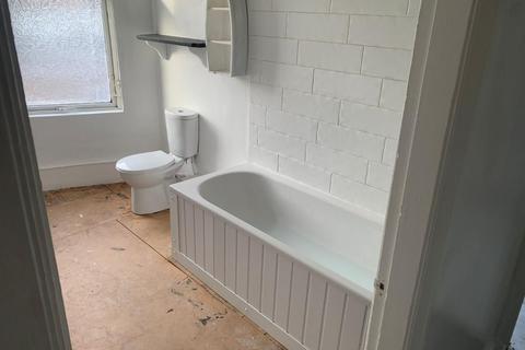 1 bedroom flat to rent, Flat a Leek Road, Stoke-on-Trent, ST13ER