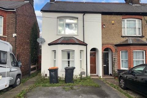 3 bedroom terraced house to rent, Luton Road, Dunstable