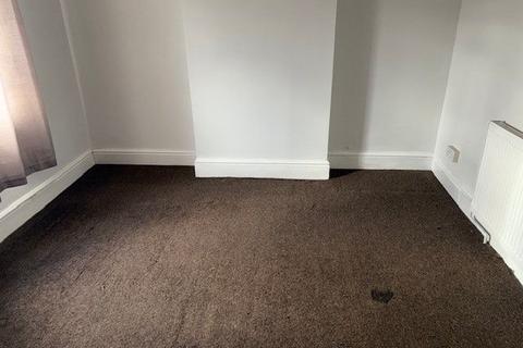 3 bedroom terraced house to rent, Luton Road, Dunstable