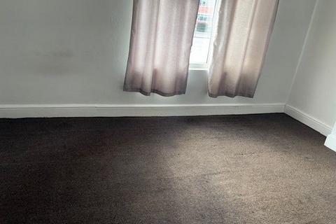 3 bedroom terraced house to rent, Luton Road, Dunstable
