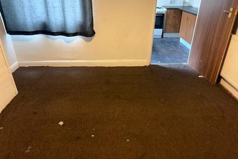 3 bedroom terraced house to rent, Luton Road, Dunstable