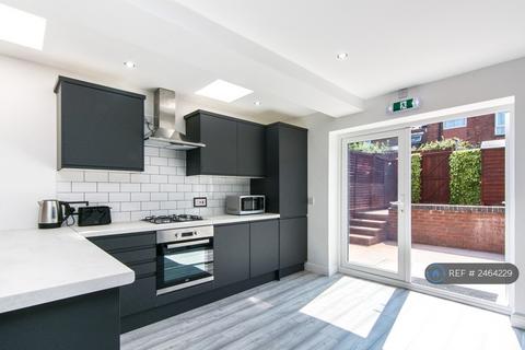 5 bedroom terraced house to rent, Hollis Road, Coventry, CV3