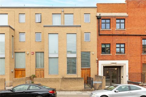 4 bedroom terraced house for sale, Ilminster Gardens, London, SW11