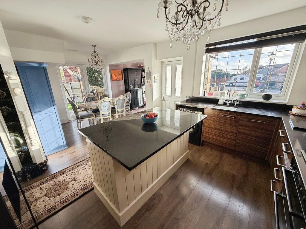 Kitchen/ open plan dining room