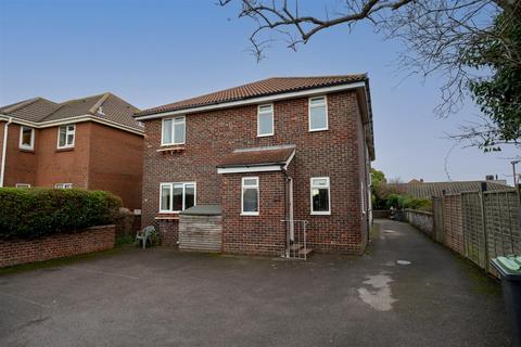 2 bedroom flat to rent, Elm Grove, Hayling Island PO11