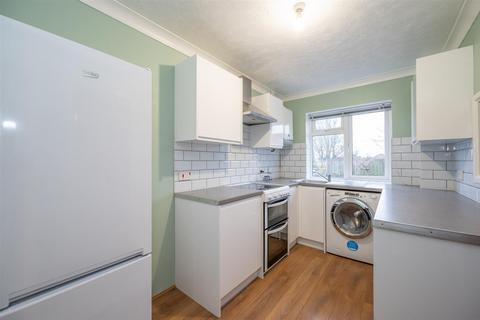 2 bedroom flat to rent, Elm Grove, Hayling Island PO11
