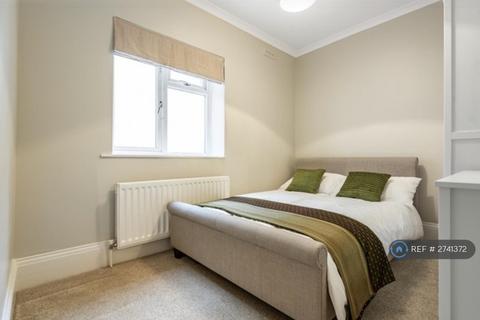 2 bedroom flat to rent, Knollys Road, London, SW16