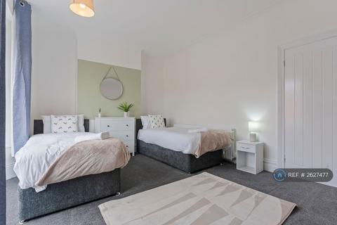 4 bedroom terraced house to rent, Lord Street, Redcar, TS10