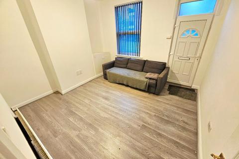 2 bedroom terraced house to rent, Reddish Lane, Manchester