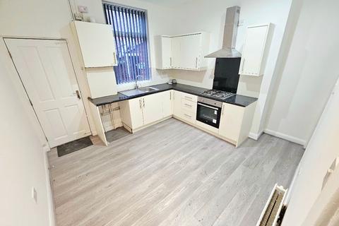 2 bedroom terraced house to rent, Reddish Lane, Manchester