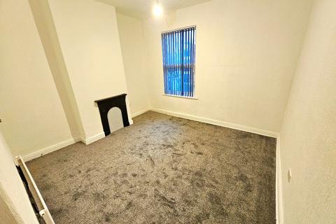 2 bedroom terraced house to rent, Reddish Lane, Manchester