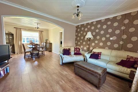 3 bedroom semi-detached house for sale, Plumpton Avenue, Hornchurch