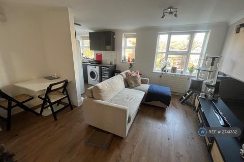 2 bedroom flat to rent, New Wanstead, London, E11