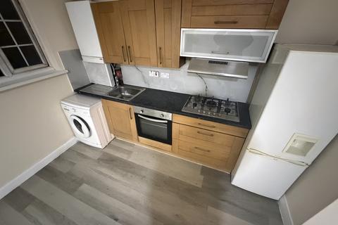 2 bedroom flat to rent, Allenby Road, Southall UB1