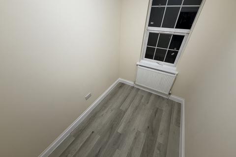 2 bedroom flat to rent, Allenby Road, Southall UB1