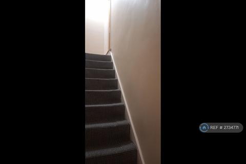 3 bedroom end of terrace house to rent, Brompton Lane, Rochester, ME2