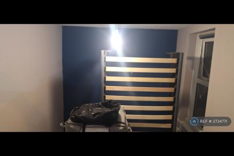 3 bedroom end of terrace house to rent, Brompton Lane, Rochester, ME2