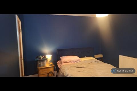 3 bedroom end of terrace house to rent, Brompton Lane, Rochester, ME2