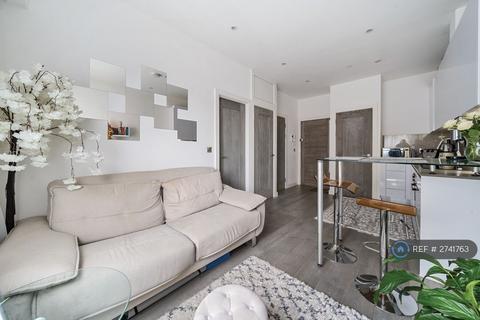 1 bedroom flat to rent, Brickfield Court, Slough, SL1