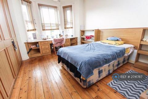 4 bedroom detached house to rent, Green Road, Bournemouth, BH9