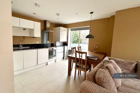 2 bedroom flat to rent, Sambroke Square, Barnet, EN4