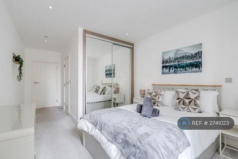 1 bedroom in a flat share to rent, Oval Road, London, NW1