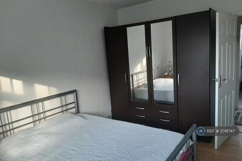 1 bedroom in a flat share to rent, Dabin Crescent, London, SE10