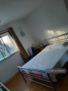 1 bedroom in a flat share to rent, Dabin Crescent, London, SE10