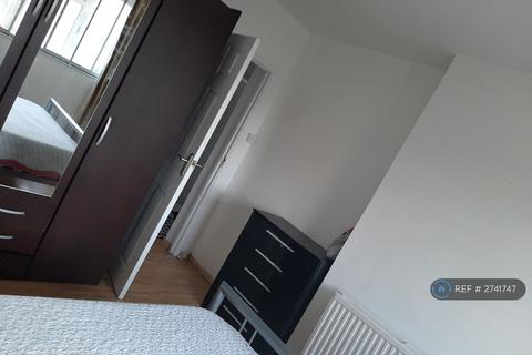 1 bedroom in a flat share to rent, Dabin Crescent, London, SE10