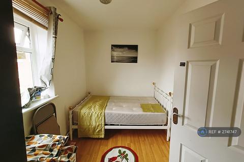 1 bedroom in a flat share to rent, Dabin Crescent, London, SE10