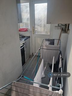 1 bedroom in a house share to rent, Richmond Crescent, London, N9