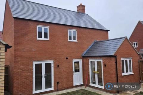 3 bedroom detached house to rent, Cumbria Close, Towcester, Northamptonshire, NN12