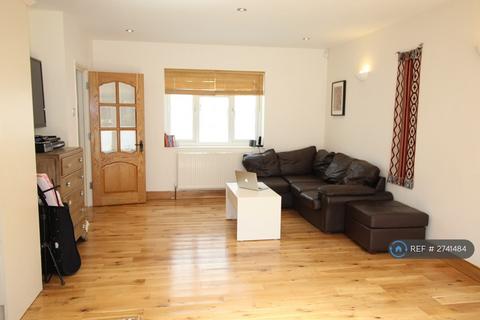 4 bedroom end of terrace house to rent, Ingleway, London, N12