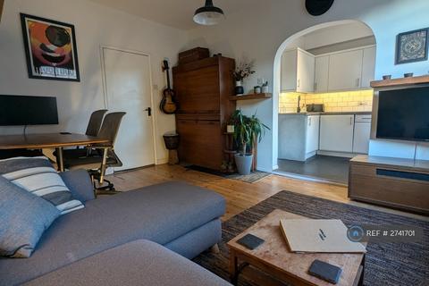 2 bedroom flat to rent, Gibson Gardens, London, N16