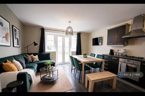 6 bedroom semi-detached house to rent, Oaktree Drive, Gipton, Leeds, LS8