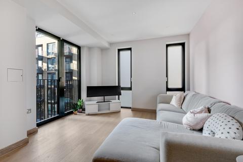 1 bedroom apartment to rent, Tritton House, SW18