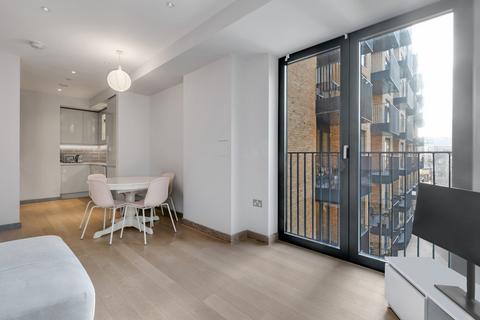 1 bedroom apartment to rent, Tritton House, SW18