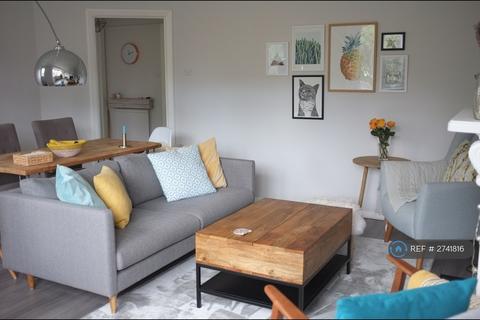 2 bedroom flat to rent, Heath Park Court, Romford, RM2