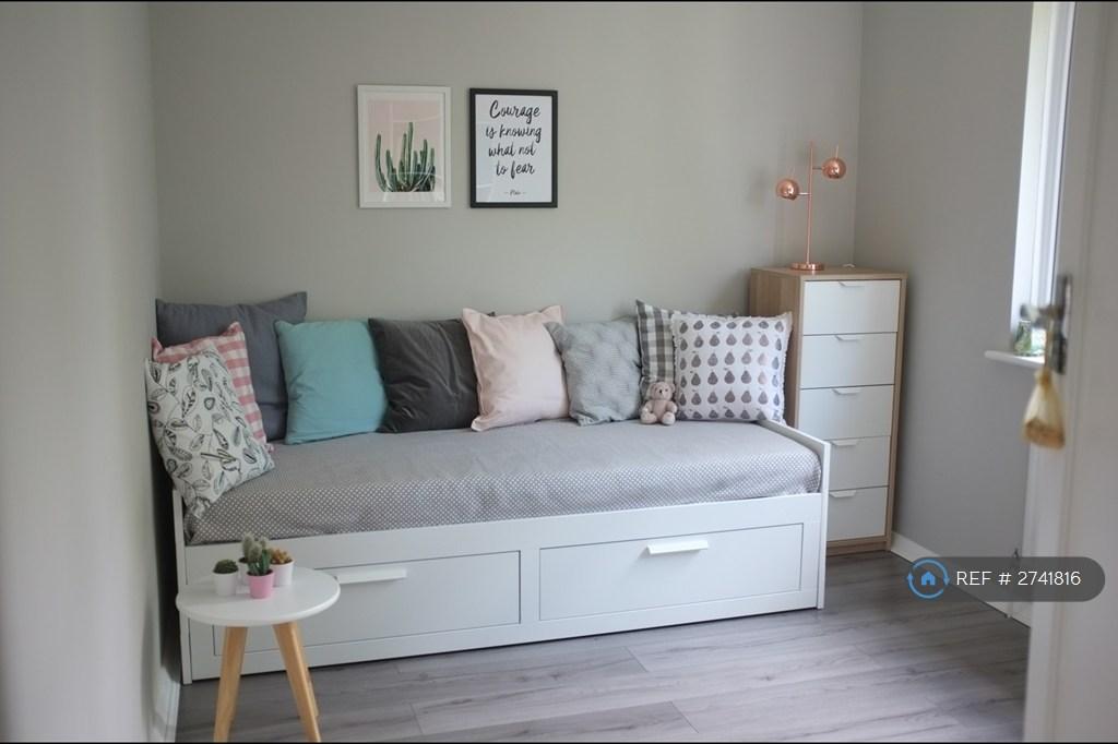 Second Bedroom (Extendable King Size Bed)