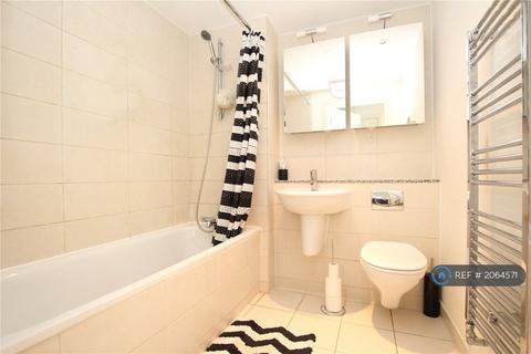 1 bedroom flat to rent, Building, London, SE18