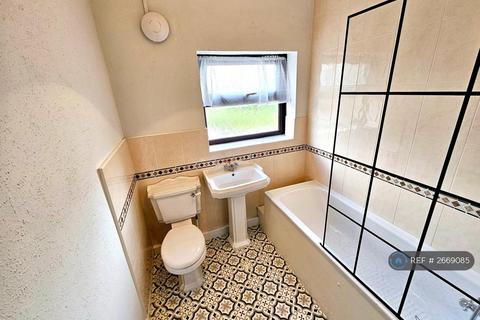 3 bedroom terraced house to rent, Brook Street, Oakenshaw, Bradford, BD12