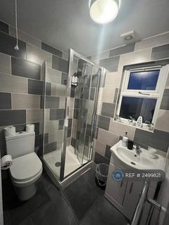 1 bedroom in a house share to rent, Freshwell Avenue, London, RM6