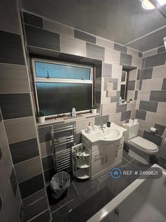 1 bedroom in a house share to rent, Freshwell Avenue, London, RM6