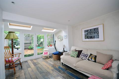 undefined, Shacklewell Lane, Dalston, London, E8