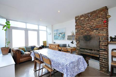 2 bedroom terraced house to rent, Shacklewell Lane, Dalston, London, E8